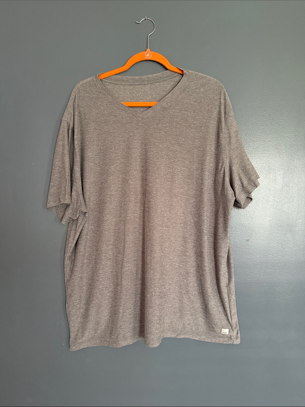 Vuori Men's Short-Sleeve Crew Tee in Heather Gray